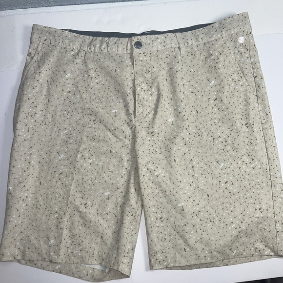 Adidas Golf Performance Shorts Men's Size 36 Light Tan Golf‎ Flag Print - Picture 1 of 9